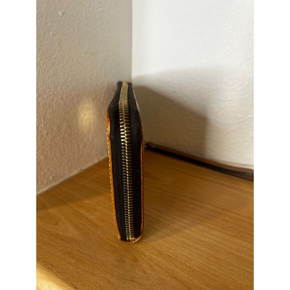 Dooney & Bourke Natural Beacon Vachetta Leather Zip Around Wallet EUC - Picture 3 of 6